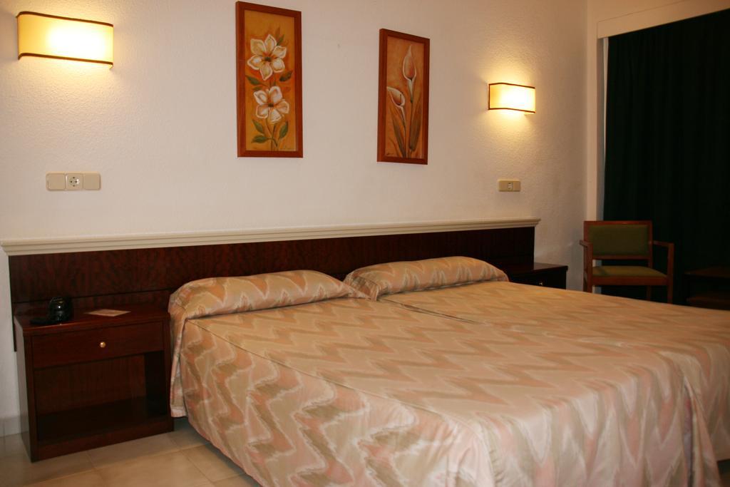 Hotel La Nina Cala Millor  Bilik gambar