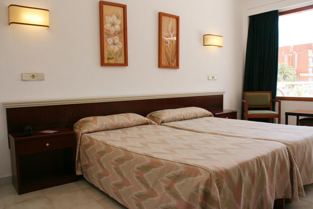 Hotel La Nina Cala Millor  Bilik gambar